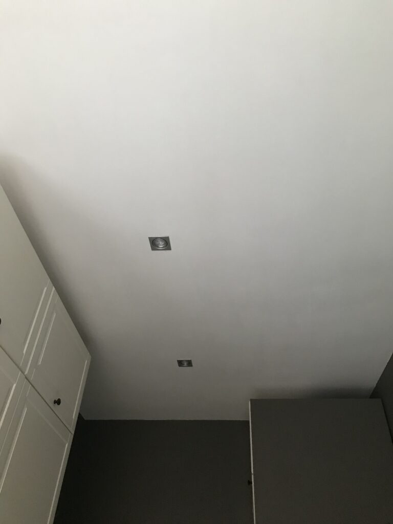 Plafond met inbouwspots